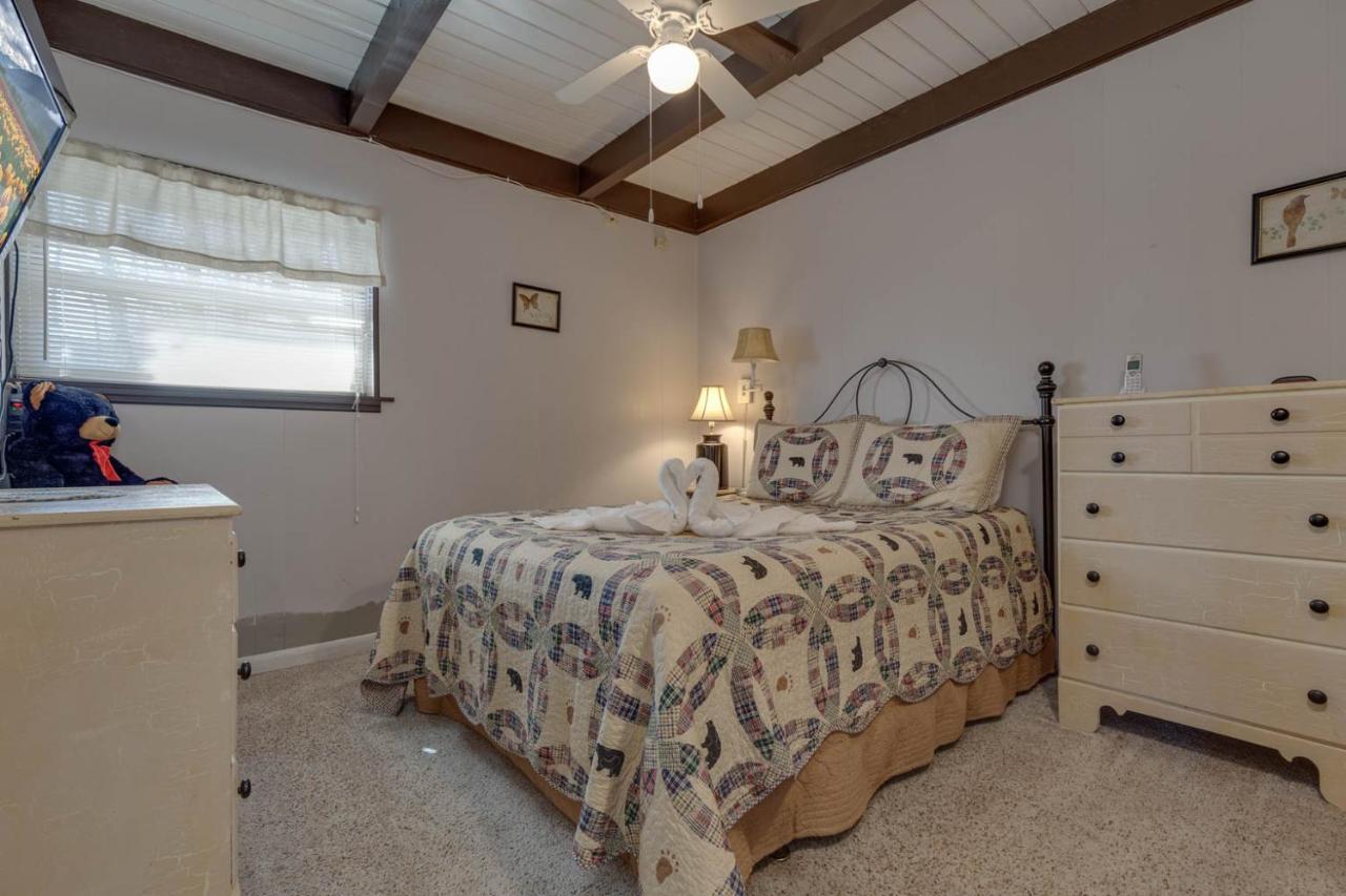 Bear View Chalet, 3 Bedroom, Pool, Pets, Arcades, Wifi, Hot Tub, Sleeps 12 Gatlinburg Bagian luar foto