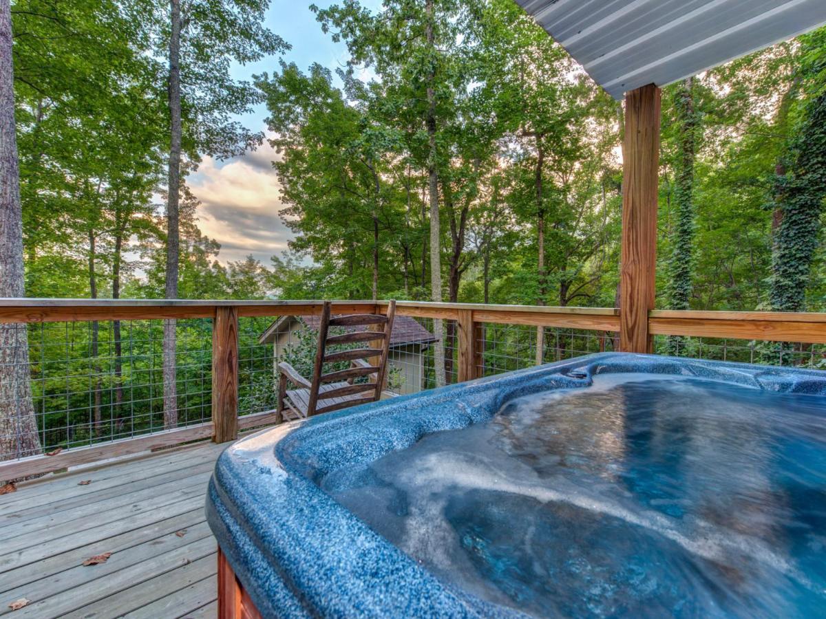 Bear View Chalet, 3 Bedroom, Pool, Pets, Arcades, Wifi, Hot Tub, Sleeps 12 Gatlinburg Bagian luar foto