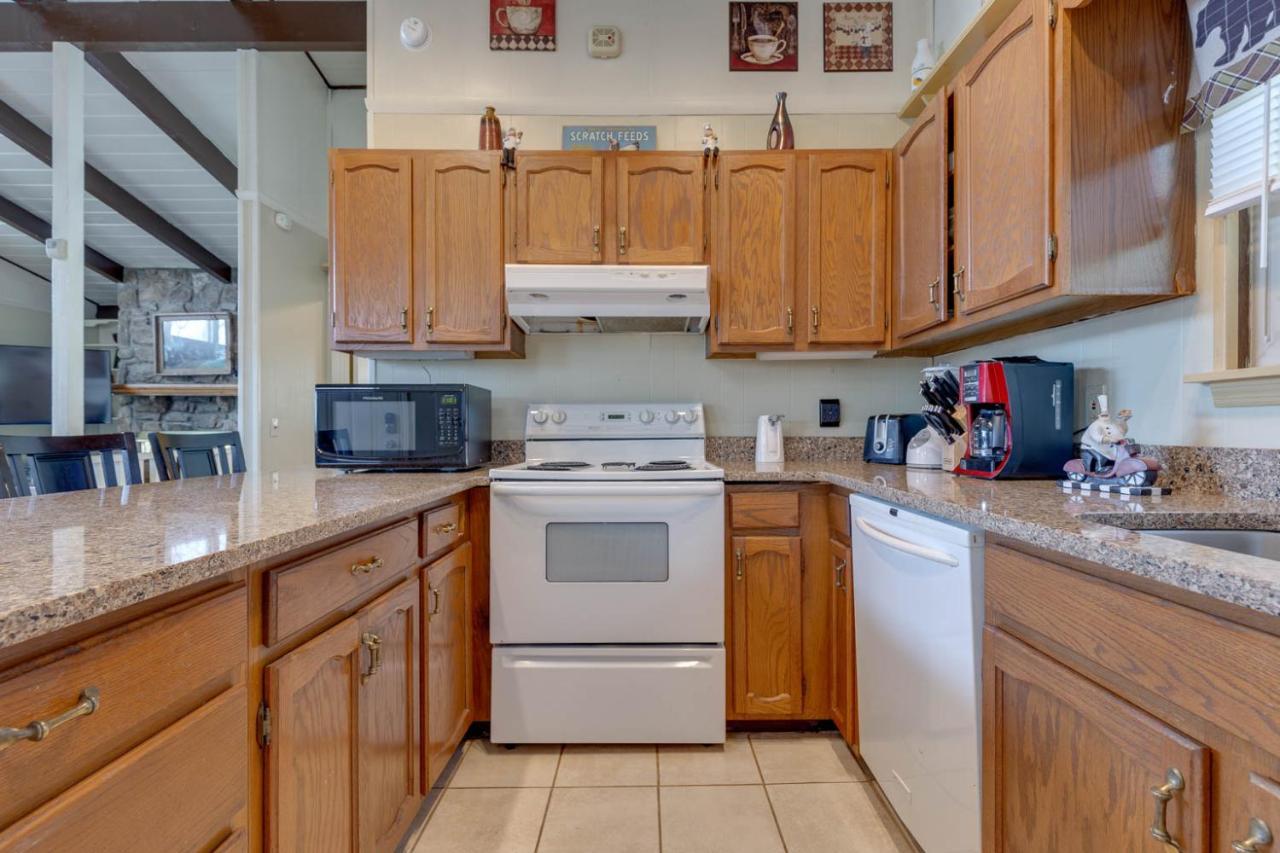 Bear View Chalet, 3 Bedroom, Pool, Pets, Arcades, Wifi, Hot Tub, Sleeps 12 Gatlinburg Bagian luar foto