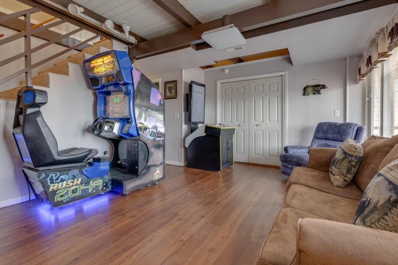 Bear View Chalet, 3 Bedroom, Pool, Pets, Arcades, Wifi, Hot Tub, Sleeps 12 Gatlinburg Bagian luar foto