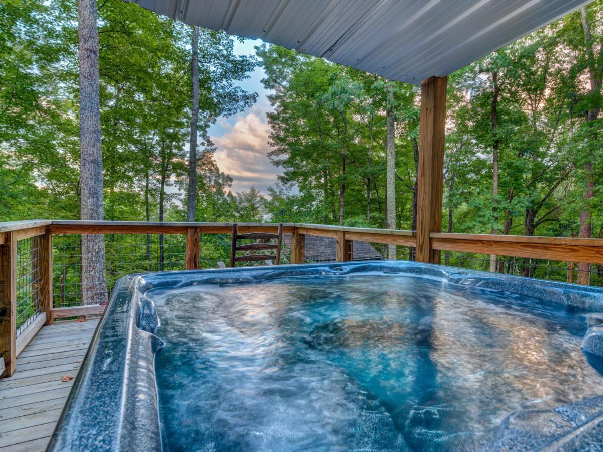 Bear View Chalet, 3 Bedroom, Pool, Pets, Arcades, Wifi, Hot Tub, Sleeps 12 Gatlinburg Bagian luar foto